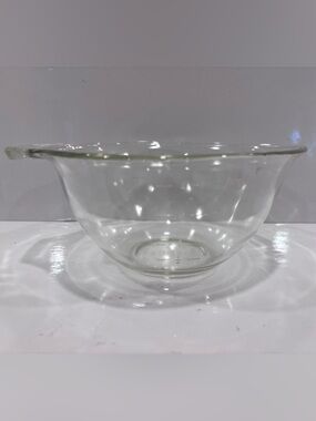 Vintage Pyrex no 18 clear glass 3 cup batter bowl mixing bowl pour spout USA